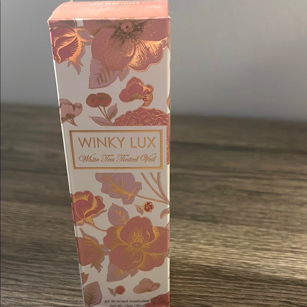 WINKY LUX Floral White Tea Tinted Veil